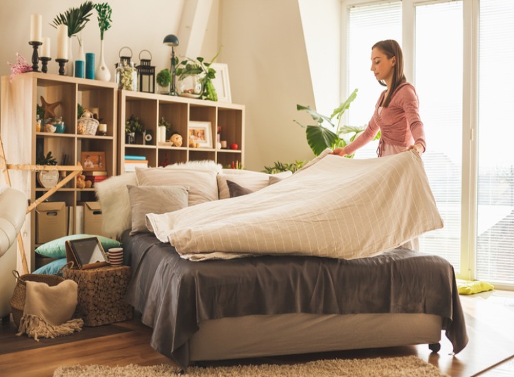 Home room bed making service by professional cleaners in Phoenix, AZ